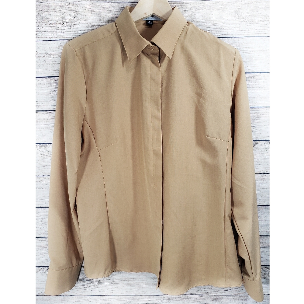 NWOT Doc & Amelia Gold Button Down Blouse